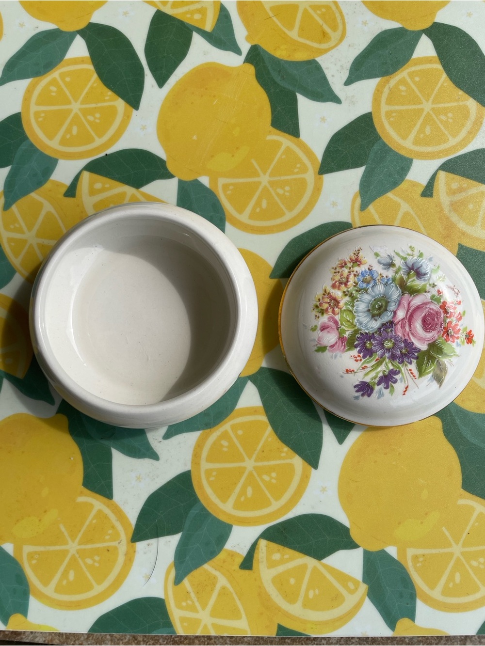 ๐ธ๐ผ Vintage Floral Ceramic Trinket Box - Picture 3 of 12